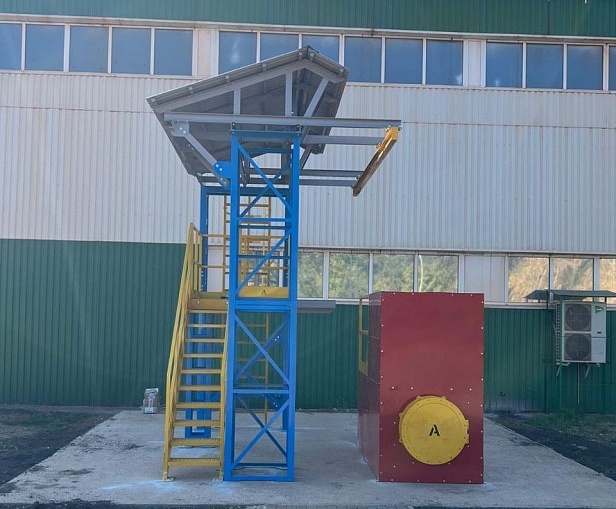 п. Яковлево. ООО "Яковлевский ГОК" проводит тренировки на учебном полигоне для повышения уровня безопасности при работе на высоте. В данном процессе используются полигоны "Альпинист 01-03-2" и "ПА-ЗП05".  п. Яковлево. ООО "Яковлевский ГОК" проводит тренировки на учебном полигоне для повышения уровня безопасности при работе на высоте. В данном процессе используются полигоны "Альпинист 01-03-2" и "ПА-ЗП05".