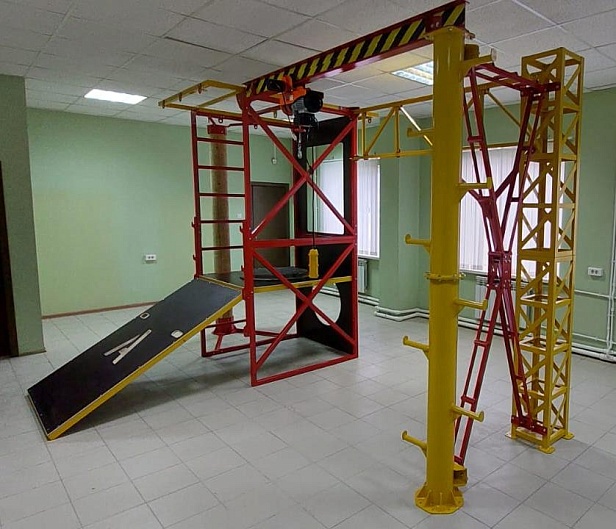 г.Котельниково. Компания "Еврохим-Волгакалий" использует полигон «Альпинист» для обучения на высоте